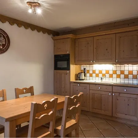 De Standing Avec Piscine Et Spa, Pied De Pistes, - Fr-1-461-4 *