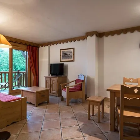 De Standing Avec Piscine Et Spa, Pied De Pistes, - Fr-1-461-4
