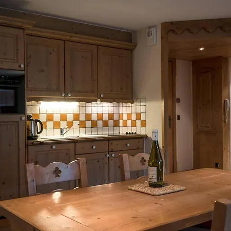 De Standing Avec Piscine Et Spa, Pied De Pistes, - Fr-1-461-4 Apartment *