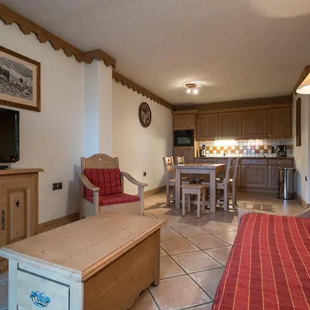 De Standing Avec Piscine Et Spa, Pied De Pistes, - Fr-1-461-4 *