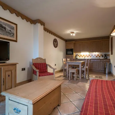 De Standing Avec Piscine Et Spa, Pied De Pistes, - Fr-1-461-4 Apartment *